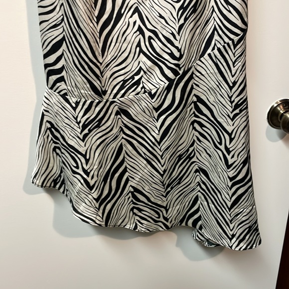 Pretty Little Things NWT Monochrome Zebra Bardot Asymmetric Midi Dress - Picture 3 of 4